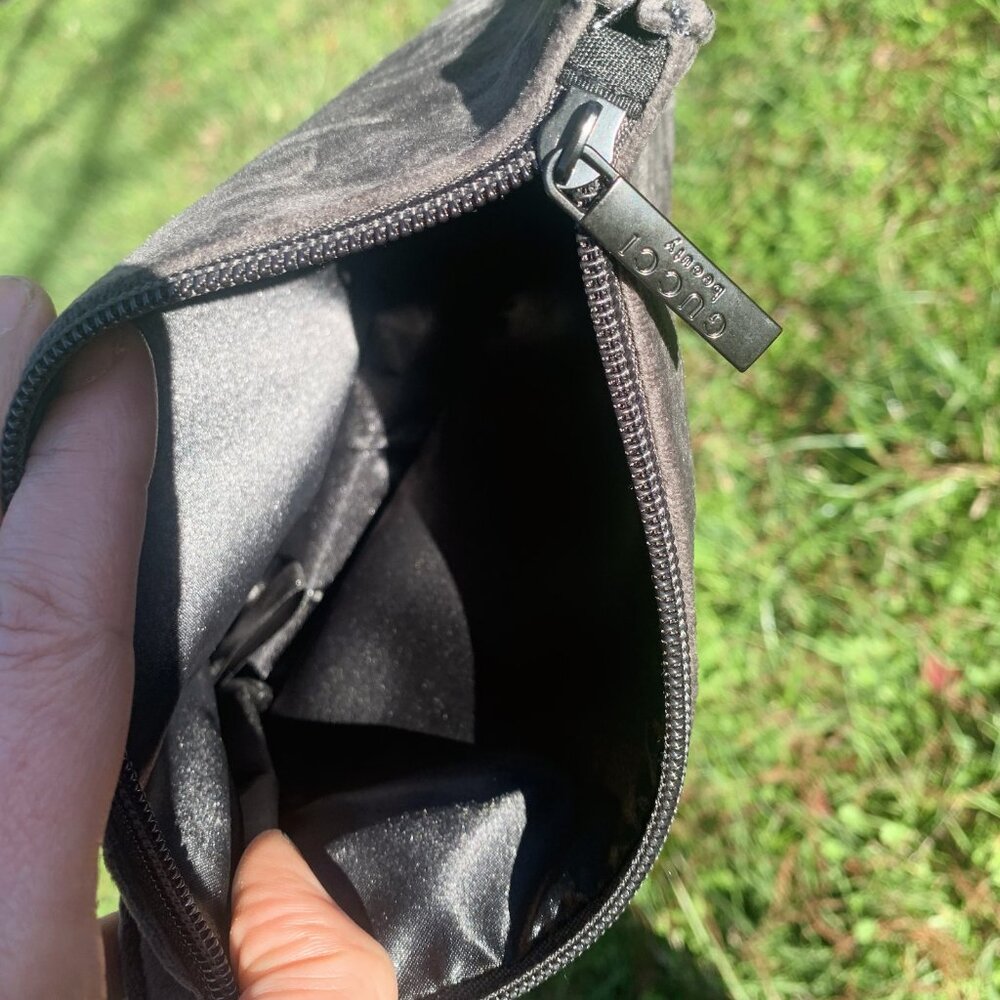 Gucci beauty Velvet Makeup Pouch - Picture 8 of 8